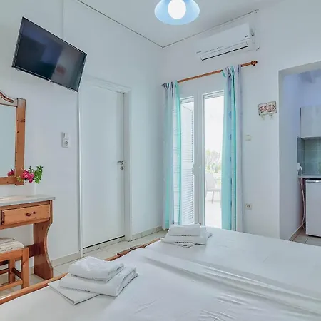 Pavlos Place Αντίπαρος